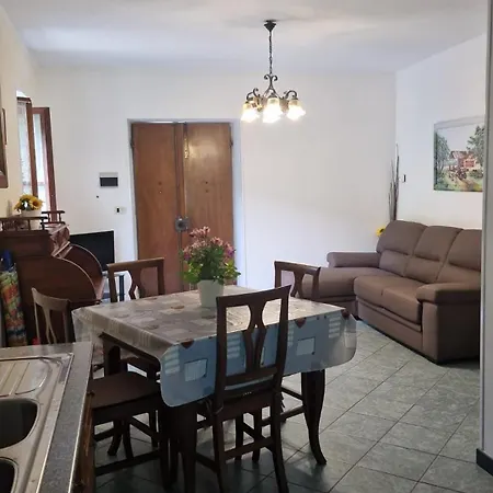 Alessia 莫内利亚